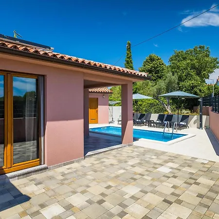 Martulin Holiday home *