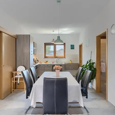 Martulin Holiday home *