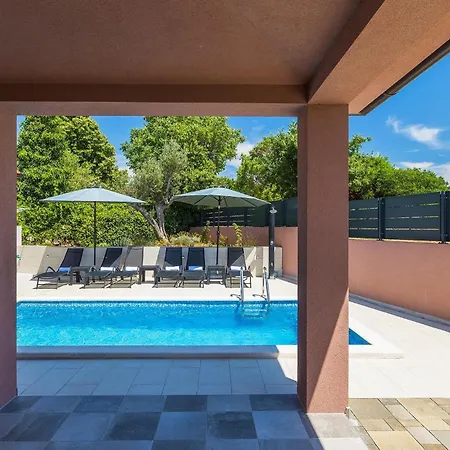 Martulin Holiday home