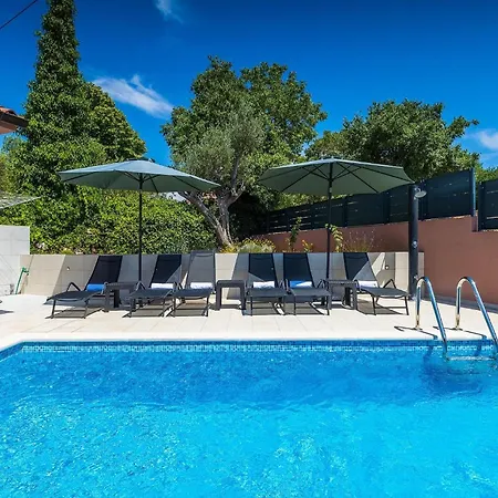 Martulin Holiday home Pula