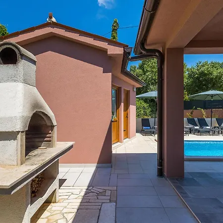 Martulin Holiday home