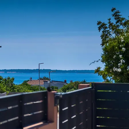 Martulin Holiday home *