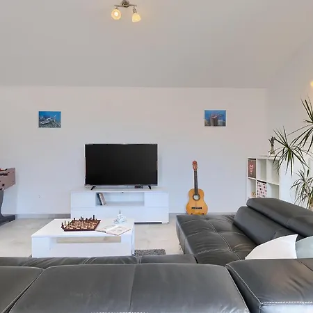 Martulin Holiday home Pula