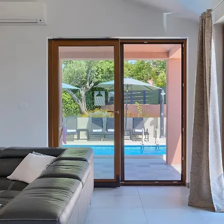 Holiday home Martulin Pula