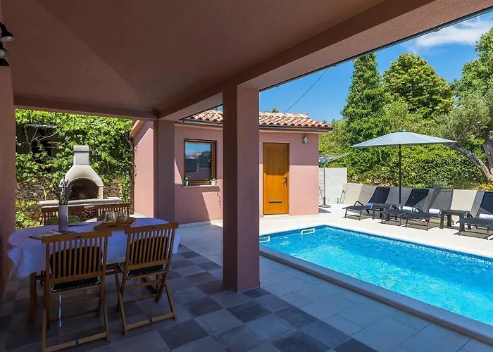 Martulin 펜션 풀라