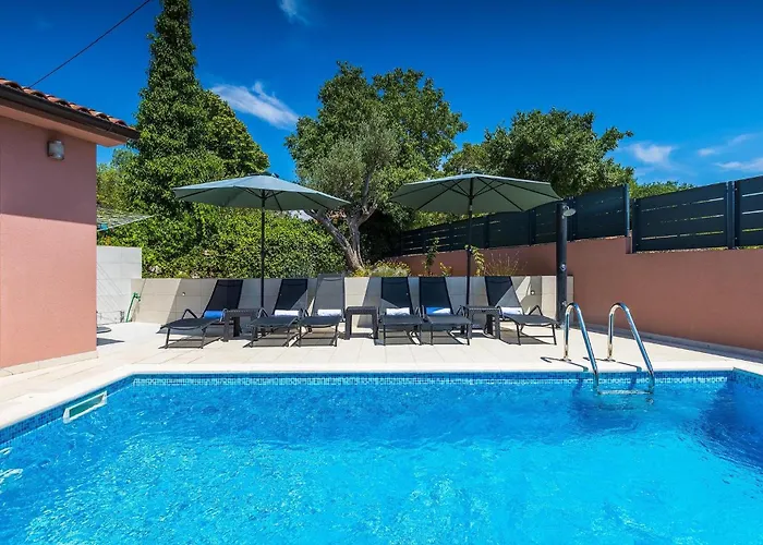 Martulin 펜션 풀라