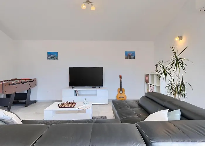 Martulin 펜션 풀라